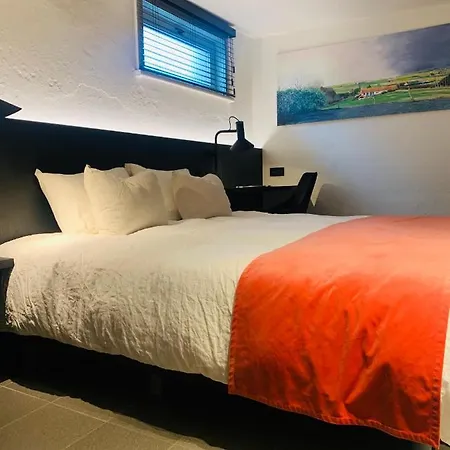 فندق Vertes Feuilles 2*