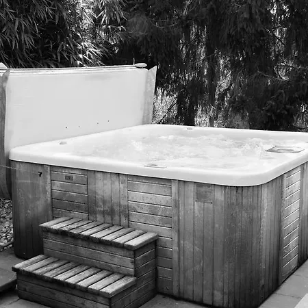 Vertes Feuilles فندق 2*